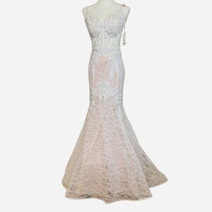 Gianni Bini  V-Neck Lace-Up Back shimmering Lace Mermaid corset Prom dre…